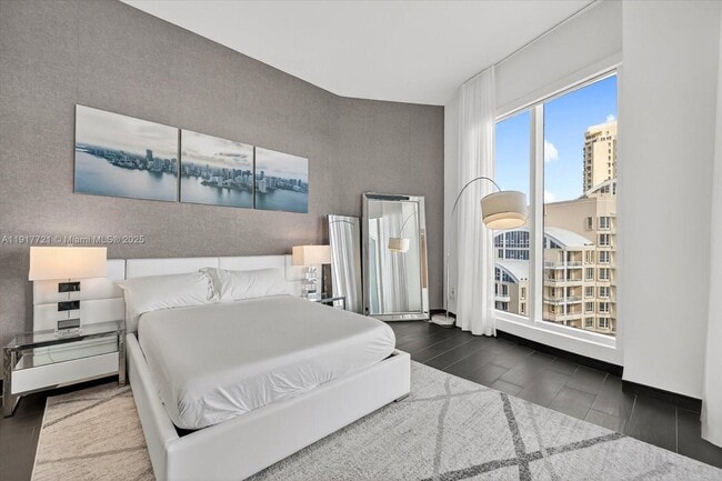 Building Photo - 900 Brickell Key Blvd