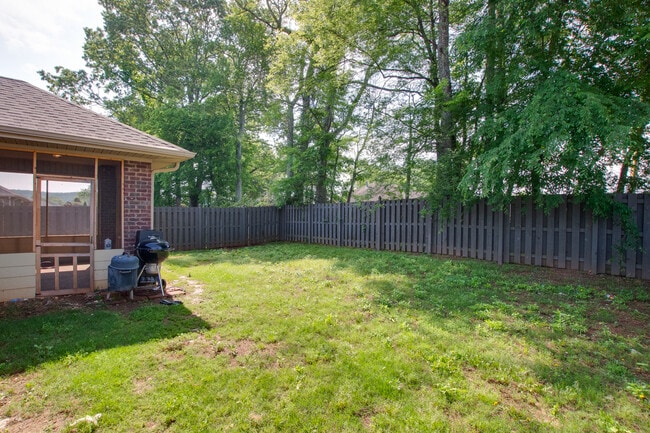 Building Photo - 150 Shrewsberry Dr