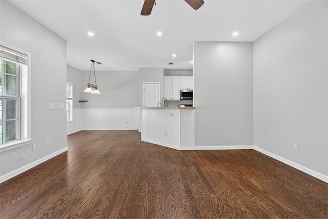 Building Photo - 2885 Stonehenge Ct