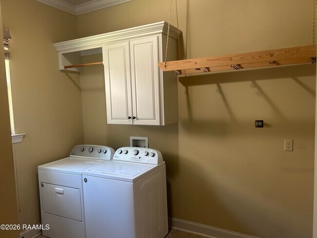 Building Photo - 303 Annabelle Dr