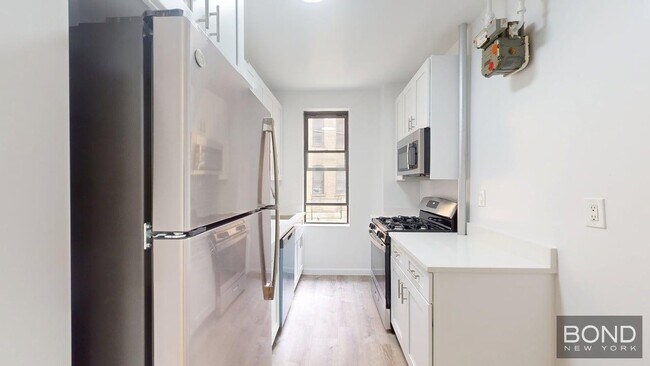 Building Photo - 605 W 170th St