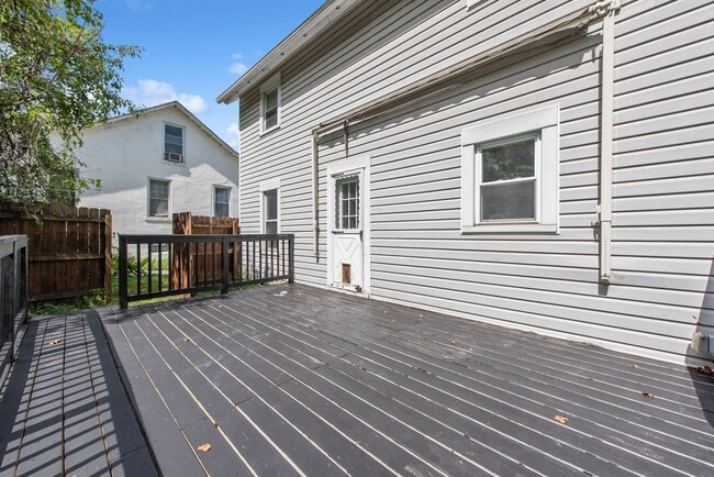 Building Photo - Stunning 2 Bedroom home in Greensburg avai...