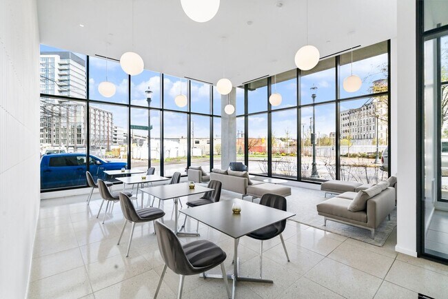 Building Photo - The Vista - 2 bed/2.5 bath Pearl District ...