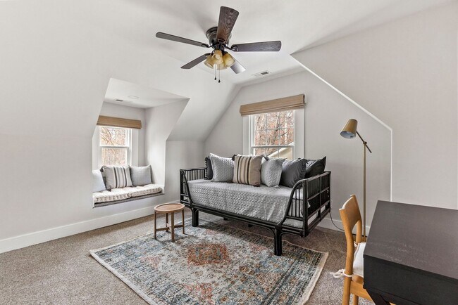 Building Photo - FULLY FURNISHED!