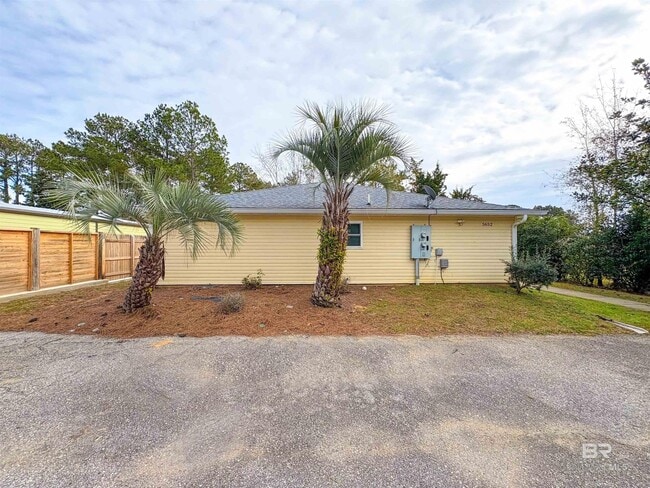 Building Photo - 5652 Dee St