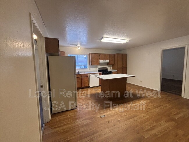 Building Photo - 625 S Fountaine St