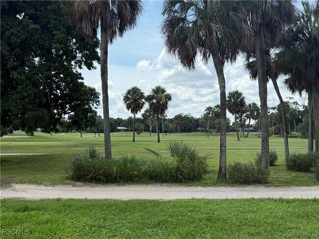 Building Photo - 1699 Golf Club Dr