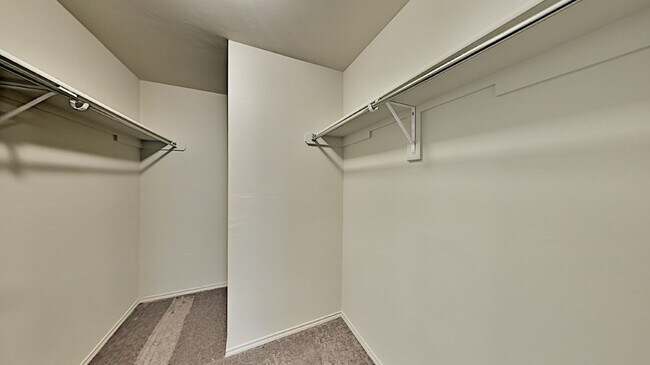 Building Photo - Very Nice 3 Bedroom 2 Bath Home in Yukon S...