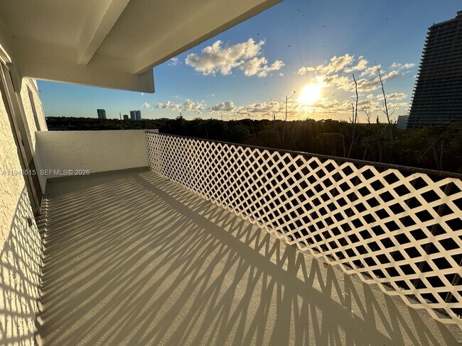 Building Photo - 16508 NE 26th Ave