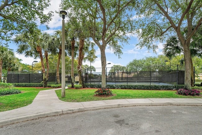 Building Photo - 7076 Middlebury Dr
