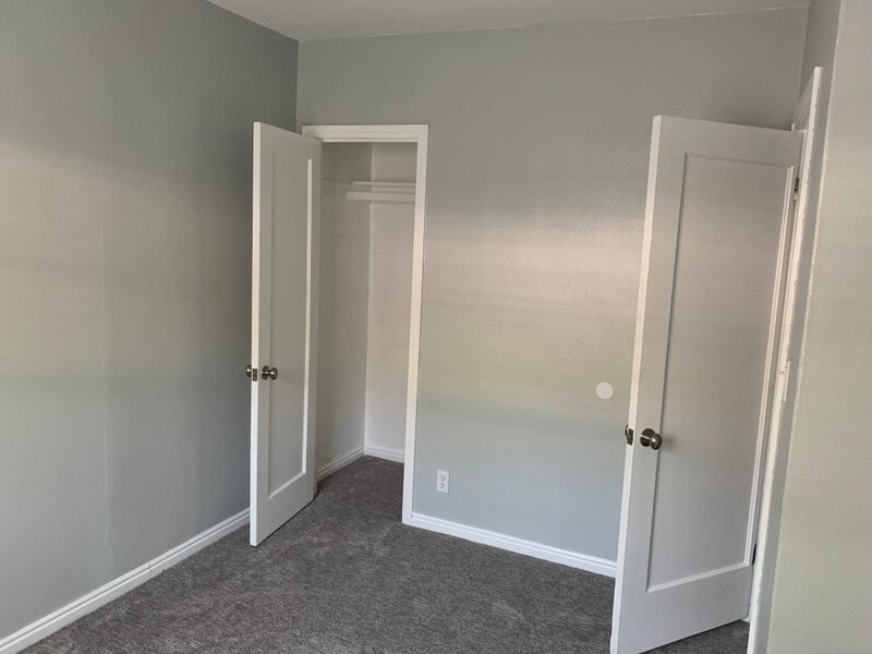 Building Photo - 452 E 700 N