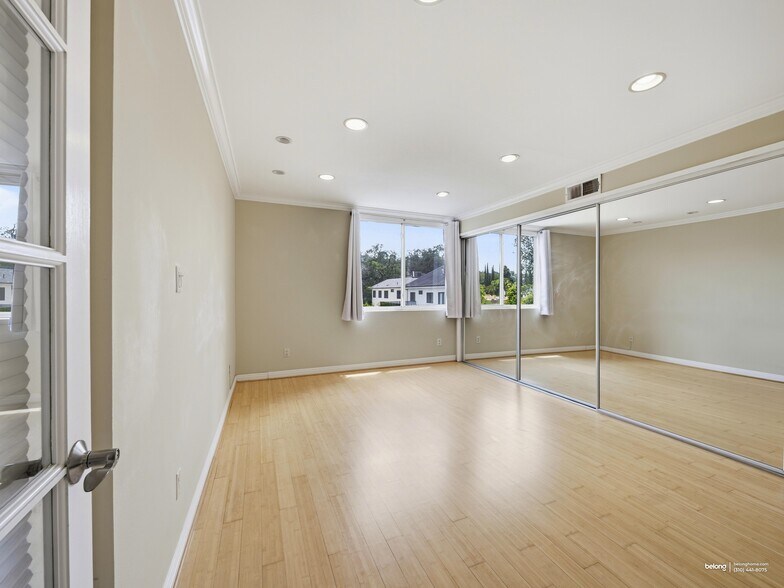 Building Photo - 4610 Densmore Ave