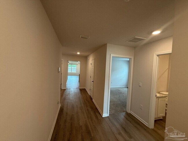 Building Photo - 1933 High Rdg Ct