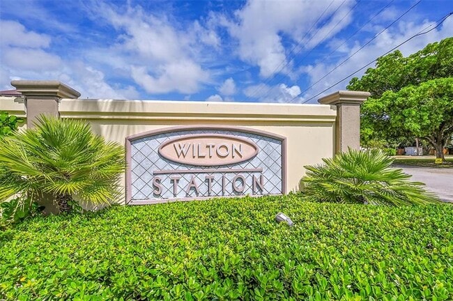 Building Photo - 2633 NE 14th Ave