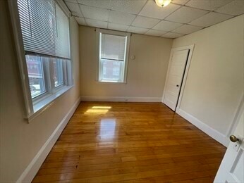 Building Photo - 15 Lynde St