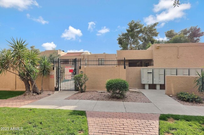 Building Photo - 3131 W Cochise Dr