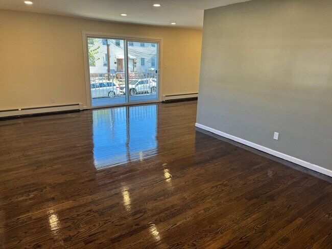 Building Photo - 89 McAdoo Ave