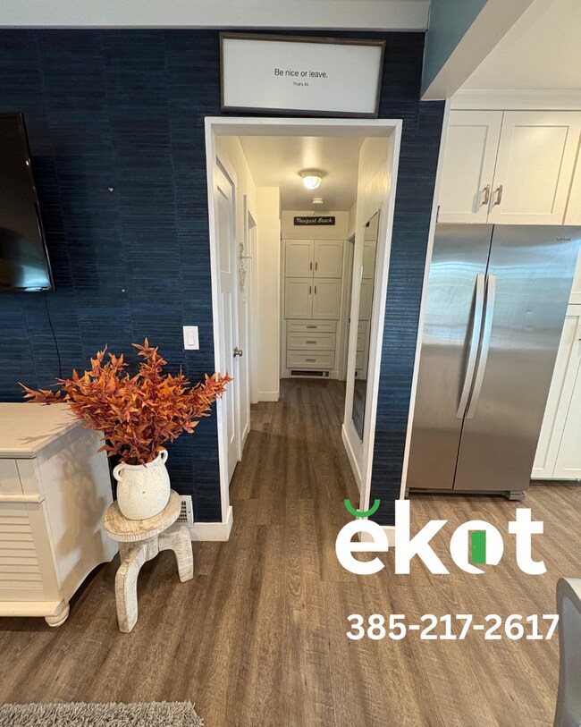 Building Photo - Birtok-500 South-1269