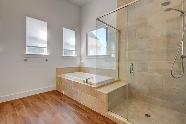 Building Photo - 6133 Seville Dr