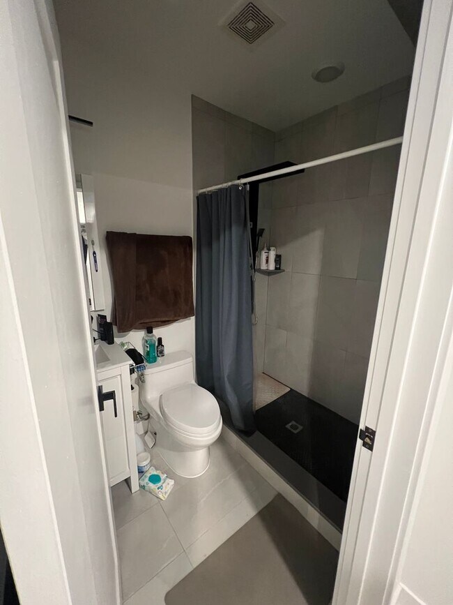 Building Photo - 1610 W Montgomery Ave