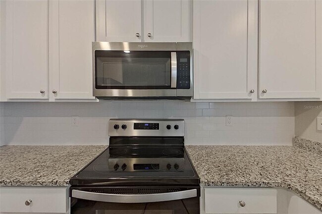 Building Photo - 8665 SW 44th Ct