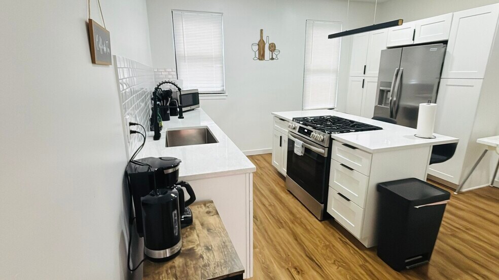 Kitchen - 523 Alpine Ave