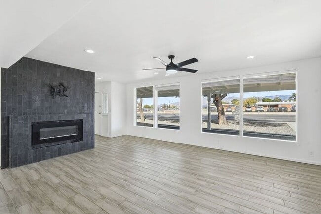 Building Photo - 8310 E Kenyon Dr