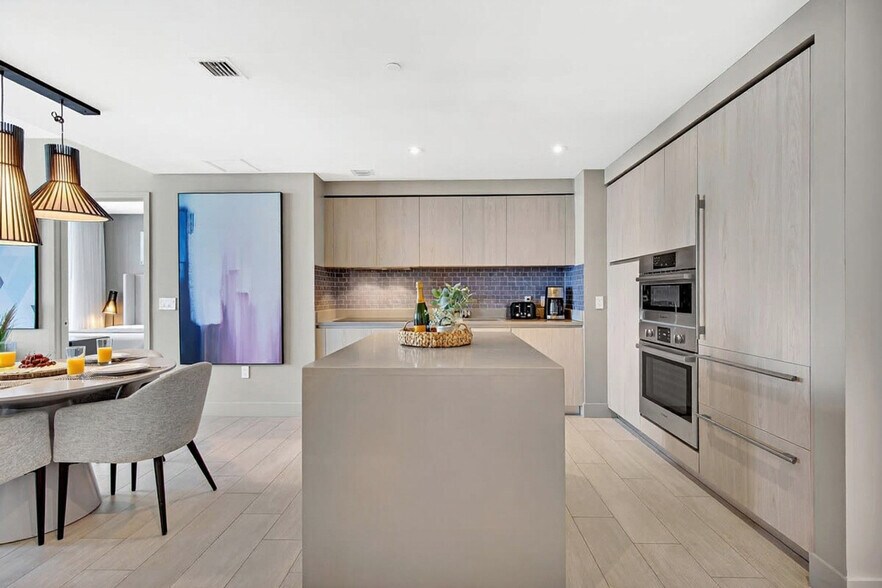 Building Photo - 4010 S Ocean Dr