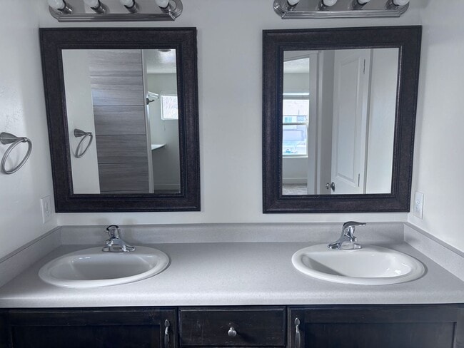 Building Photo - 4bd | 2.5 Bath | 2 Car Detached Desert Canyon Townhome Now Available