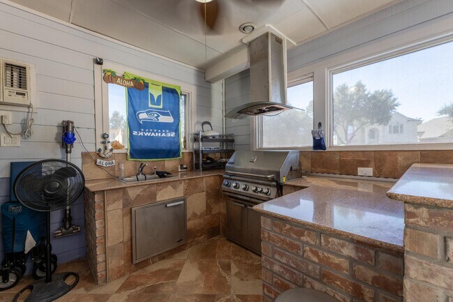 Building Photo - 1515 Wild Fire