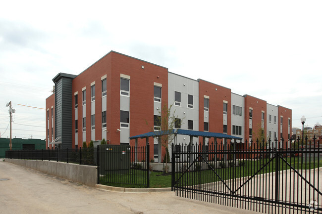 Building Photo - Spalding Suites