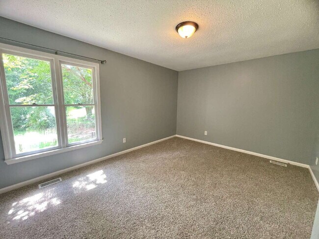 Building Photo - Charming 3-Bedroom Retreat In Fayetteville!