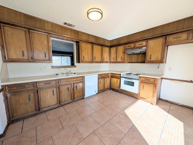 Building Photo - 9616 Bangor Ave