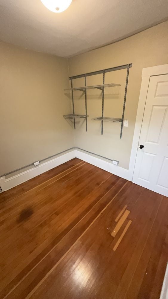 Building Photo - 3 bed 1 bath close to Water St. and UWEC! Available June 1st