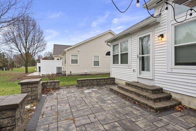 Building Photo - 397 Abbotsbury Dr