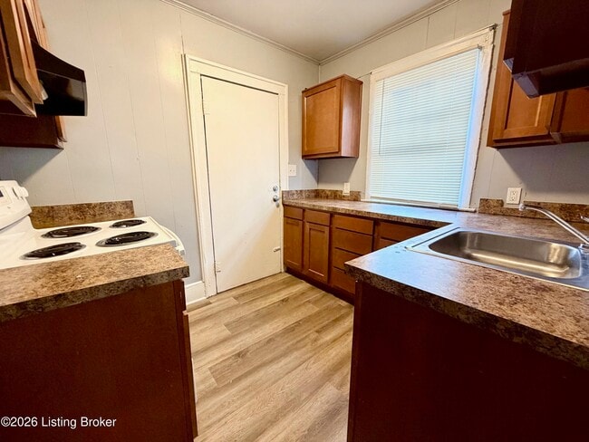 Building Photo - 666 Lindell Ave