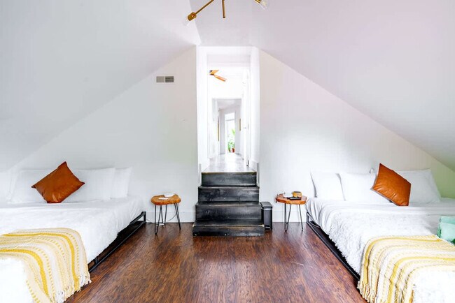 Building Photo - 241 W Water St