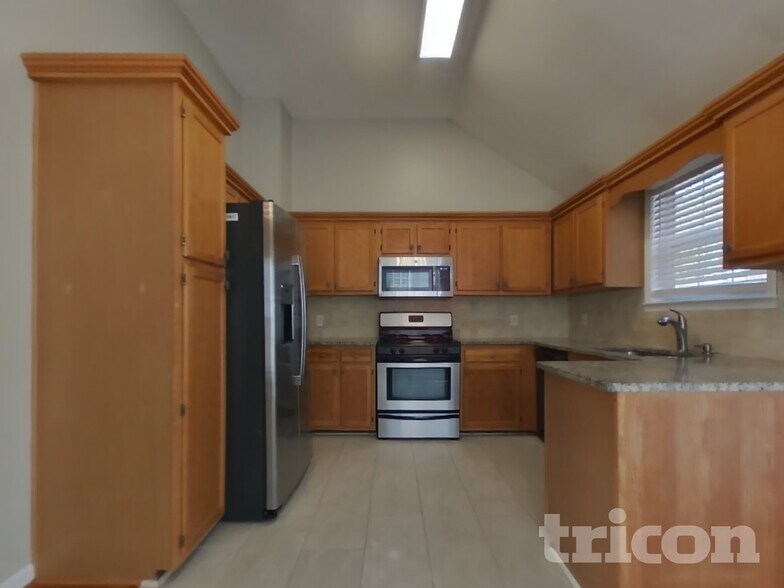 Building Photo - 125 Palm Lake Dr