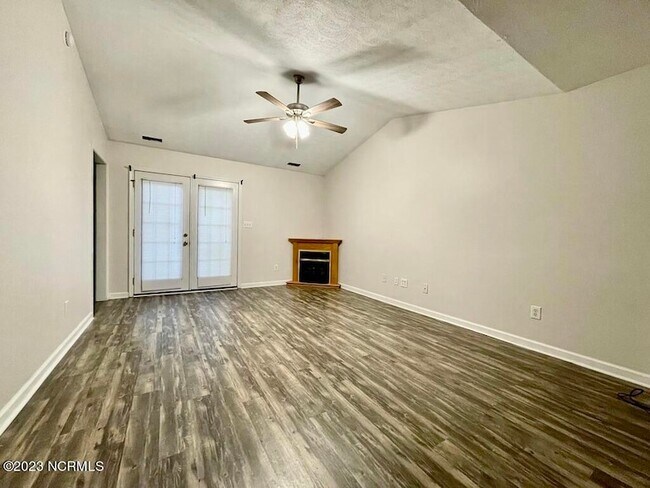 Building Photo - 104 Sweet Bay Dr