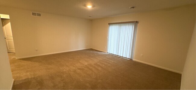 Building Photo - 1038 White Tail Ln