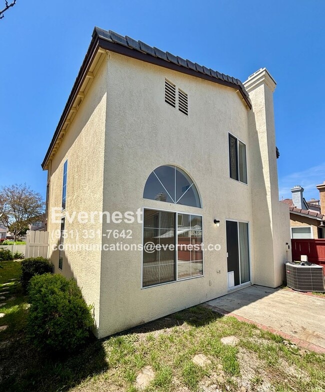 Building Photo - 3-Bedroom, 2.5-Bathroom Home with Modern A...