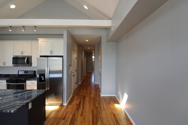 Building Photo - 2054 W Division St