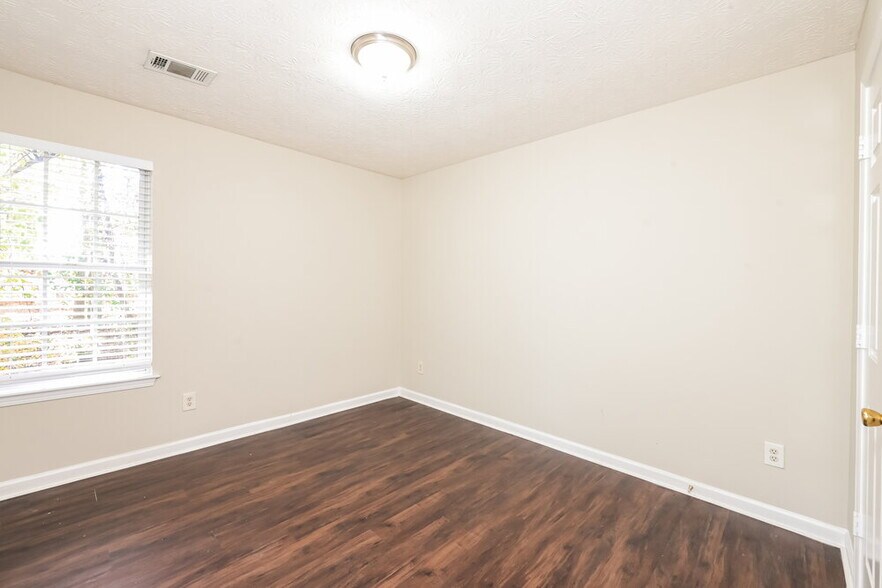 Building Photo - 86 Springbottom Dr SE