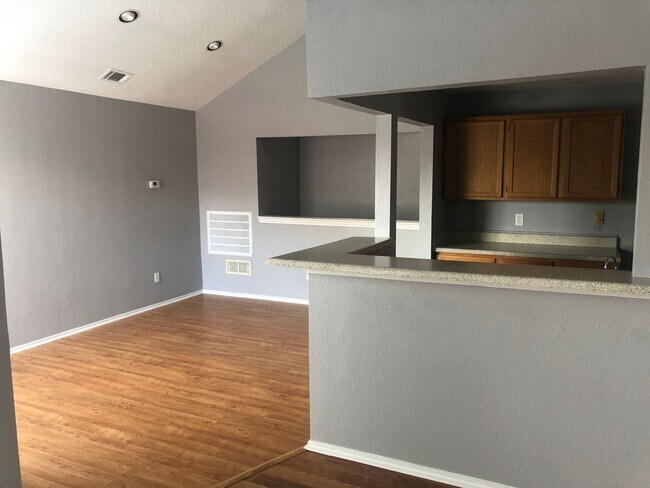 Building Photo - Amazing Location in Carrollton!!