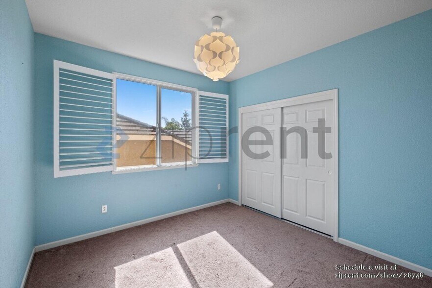 Building Photo - Unit