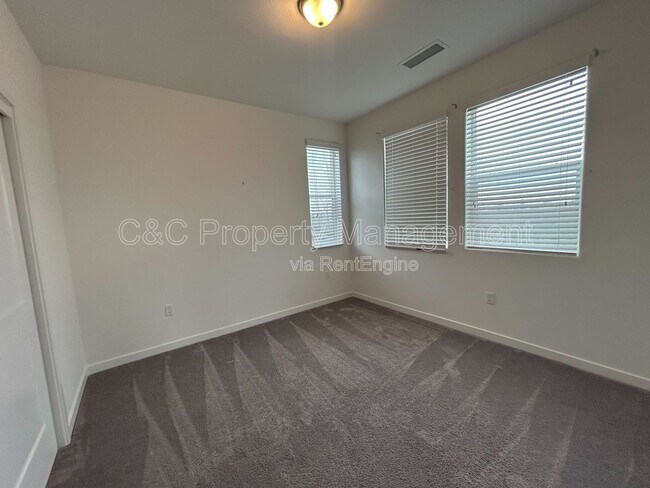 Building Photo - 711 Robert Ave