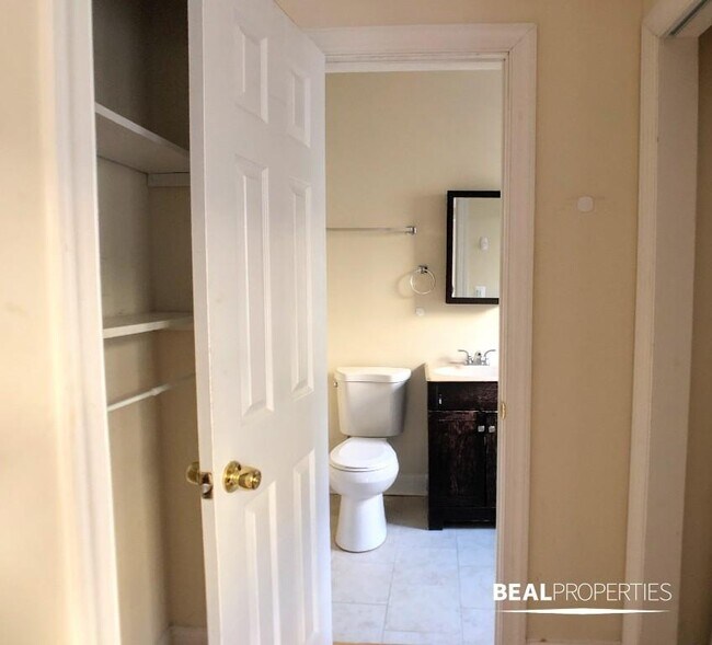 Building Photo - 0 bedroom in CHICAGO IL 60657