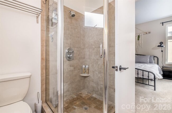 Building Photo - 925 Westbrook Dr