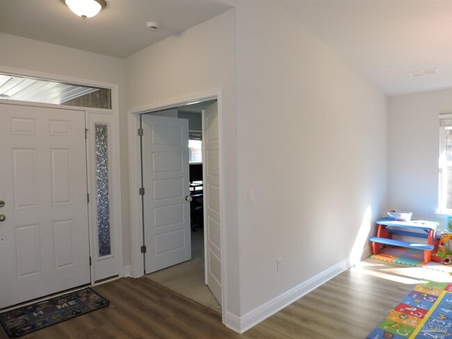 Building Photo - 1707 Leigh Lp