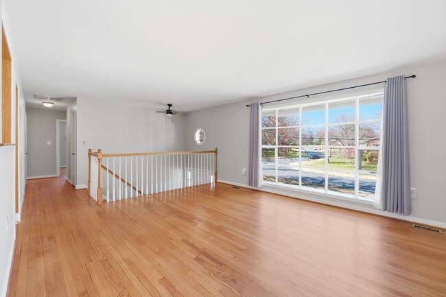 Building Photo - 5BR / 3BA Home with Flexible Living Space & Tree-Lined Views